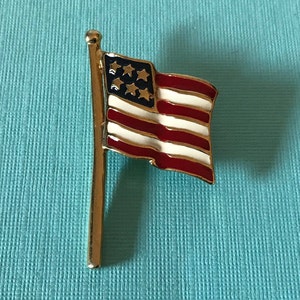 Vintage American flag brooch, USA pin, patriotic pin, Independence day, 4th of July brooch, stars and stripes pin, MAGA, American flag pin