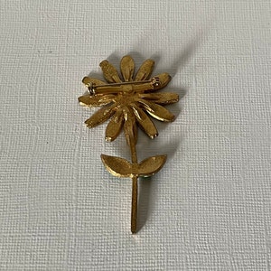 Vintage daisy pin, enamel flower pin, 60s flower pin, flower power, hippie flower pin, flower brooch, daisy flower brooch, vintage daisy pin image 7