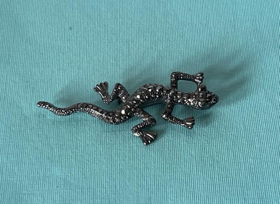 Vintage lizard brooch, rhinestone lizard brooch, black lizard pin, lizard jewelry, gecko brooch, insect jewelry, black rhinestone lizard pin