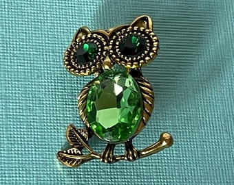 Vintage owl pin, owl brooch, rhinestone owl pin, green owl brooch, bird jewelry, bird brooch, owl pins, birds, owls, rhinestone owl