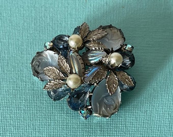 Vintage blue rhinestone faux pearl flower pin, blue rhinestone flower pin, silver leaves, high end vintage pin, flower jewelry, flower pin