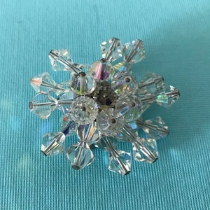 vintage beaded snowflake pin, snowflake brooch, Christmas pin, winter pin, snow flake brooch, beaded snow flake pin, vintage snowflake pin