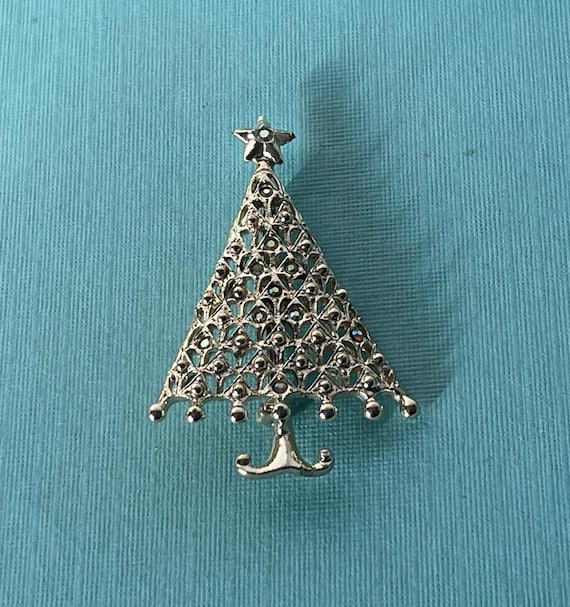 Vintage Christmas tree brooch, silver Christmas tree pin, Christmas jewelry, holiday brooch, rhinestone Christmas tree pin, silver tree pin