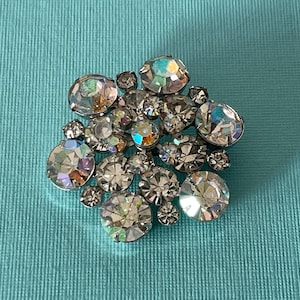 Vintage D & E Juliana-broche met strassteentjes, Juliana-speld met strassteentjes, Vintage D en E Juliana-speld met strass-clusterbloem, bloemenspeld