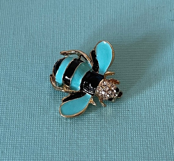 Black and blue bumble bee pin, bee pin, bee jewelr