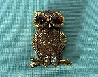 Vintage rhinestone owl pin, owl brooch, amber owl pin, bird pin, bird brooch, rhinestone bird pin, big eyed owl pin, bird jewelry, owl pins