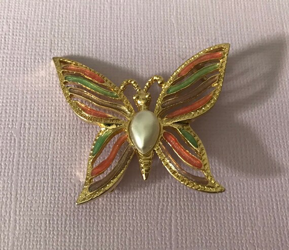 Vintage butterfly brooch, faux pearl butterfly br… - image 10