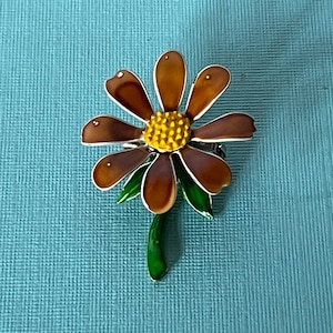 Vintage enamel flower pin, vintage daisy pin, 60&#39;s flower pin, hippie pni, sunflower pin, vintage daisy pin, vintage sunflower pin 60s daisy