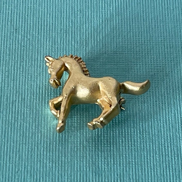 Vintage horse brooch, thoroughbred horse pin, horse jewelry, gold horse pin, bronco brooch, stallion pin mustang brooch horse brooch vintage