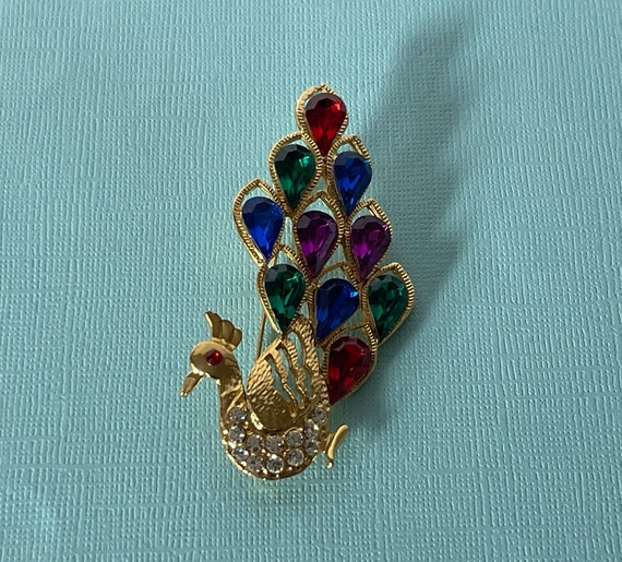 Vintage rhinestone peacock brooch, multi colored … - image 3