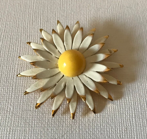 Vintage daisy brooch, daisy pin, flower power, bo… - image 3