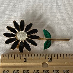 Vintage daisy pin, enamel flower pin, 60s flower pin, flower power, hippie flower pin, flower brooch, daisy flower brooch, vintage daisy pin image 6