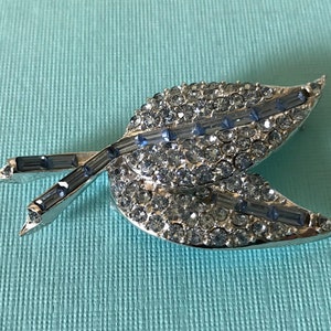 Vintage signed Pell rhinesotne leaf pin, blue rhinestone leaf pin, scarf brooch, baguette rhinestones, signed Pell brooch, vintage leaf pin