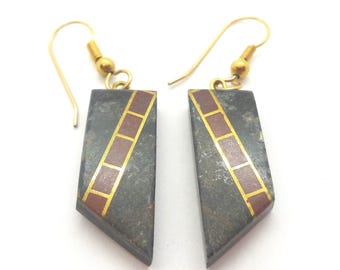 Pendants d'oreilles pendantes vintage en pierre incrustée et en bois
