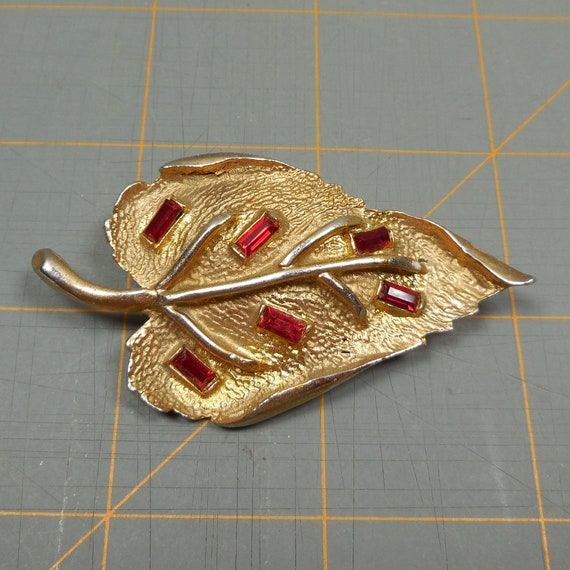 Vintage Red Rhinestone Leaf Pin Brooch - image 2