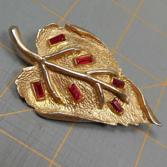 Vintage Red Rhinestone Leaf Pin Brooch - image 8