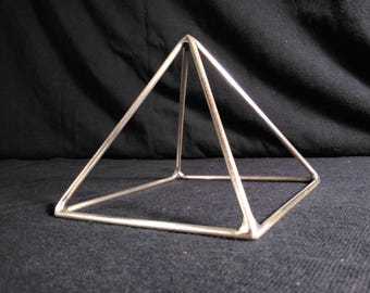 Pirámide de plata de 3 pulgadas