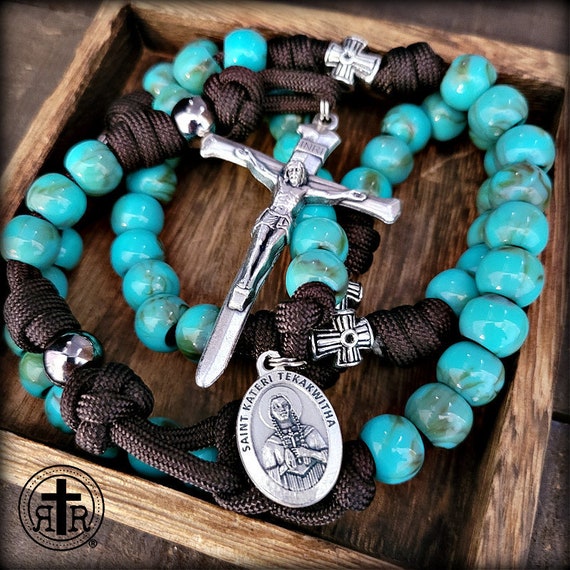 Turquoise Rosary Bead Bracelet Jewellery, Praying Hands with Rosary Beads,  gemstone, bracelet png | PNGEgg