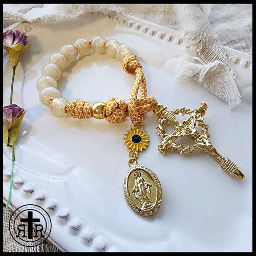 Rugged Rosaries® Our Lady of Grace Daisy Devotion Pocket Catholic Rosary - Paracord Rosary