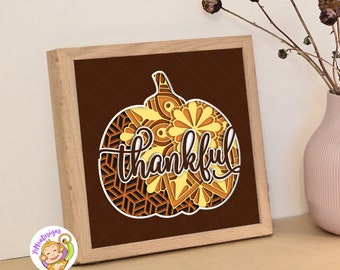 Modello di cornice a forma di zucca con scritta "Gratitudine", file SVG multistrato per il Giorno del Ringraziamento (file digitali)