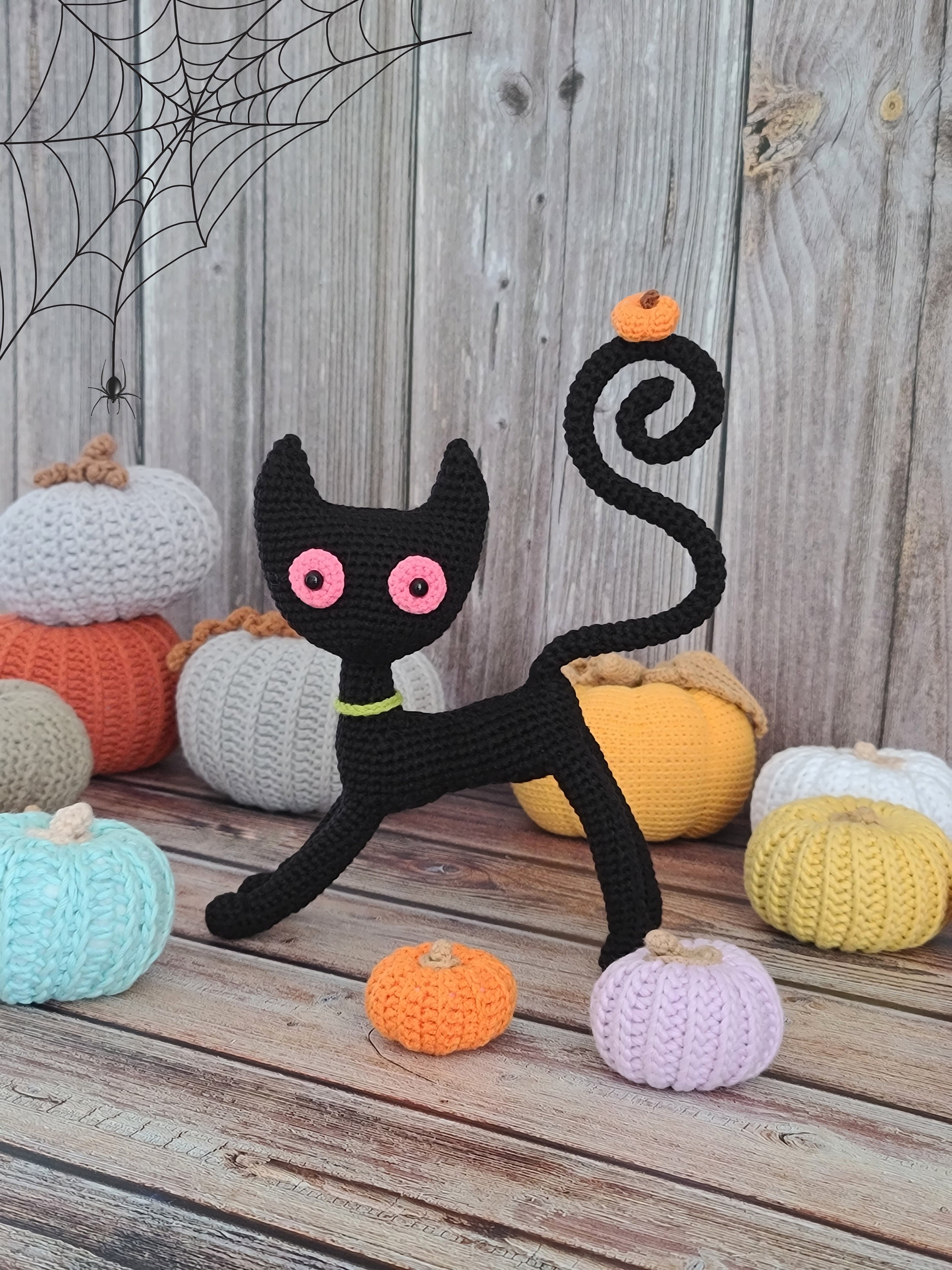 かぎ針編みの黒猫あみぐるみのパターン：ハロウィンぬいぐるみ（PDF
