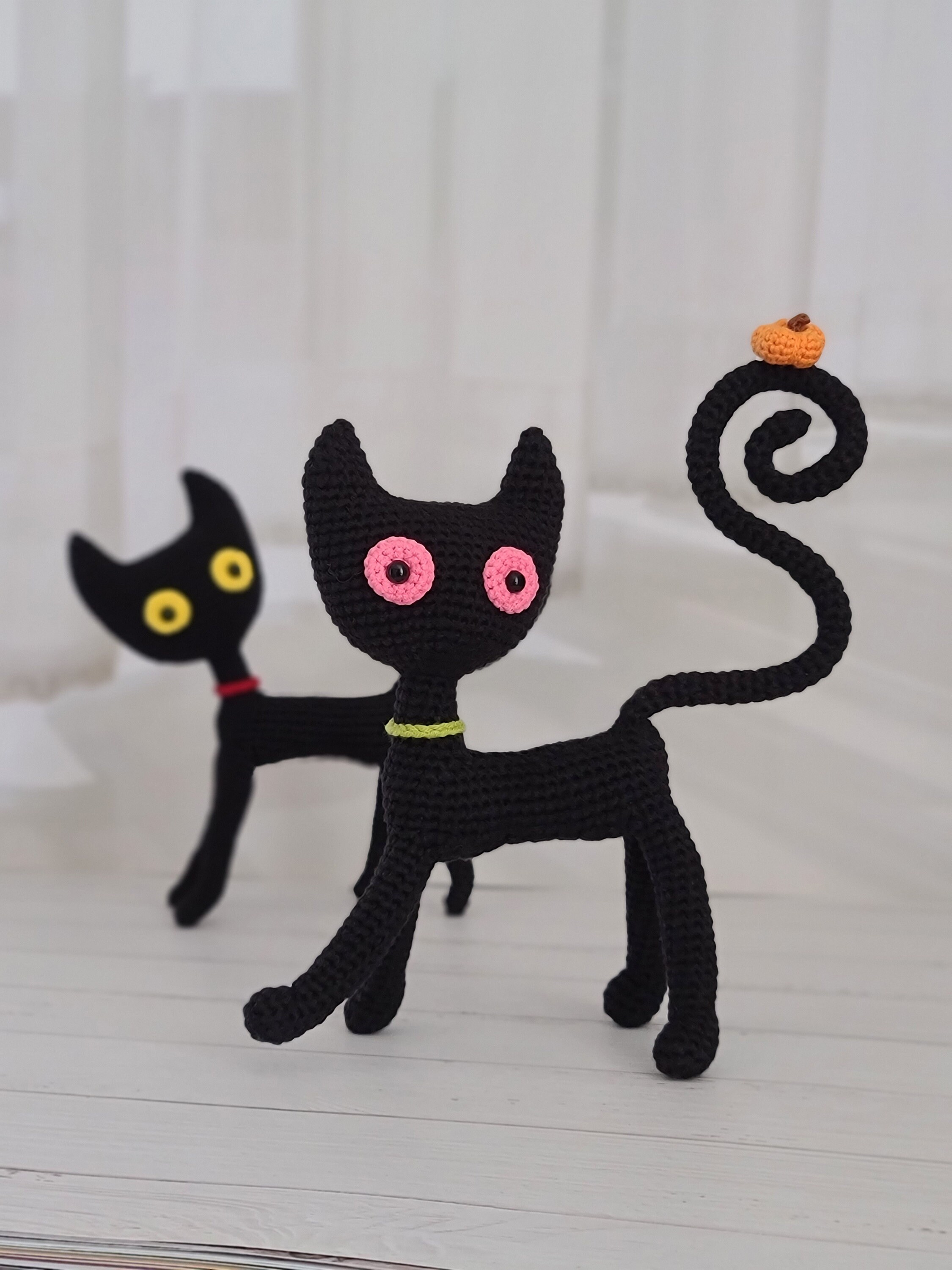 かぎ針編みの黒猫あみぐるみのパターン：ハロウィンぬいぐるみ（PDF