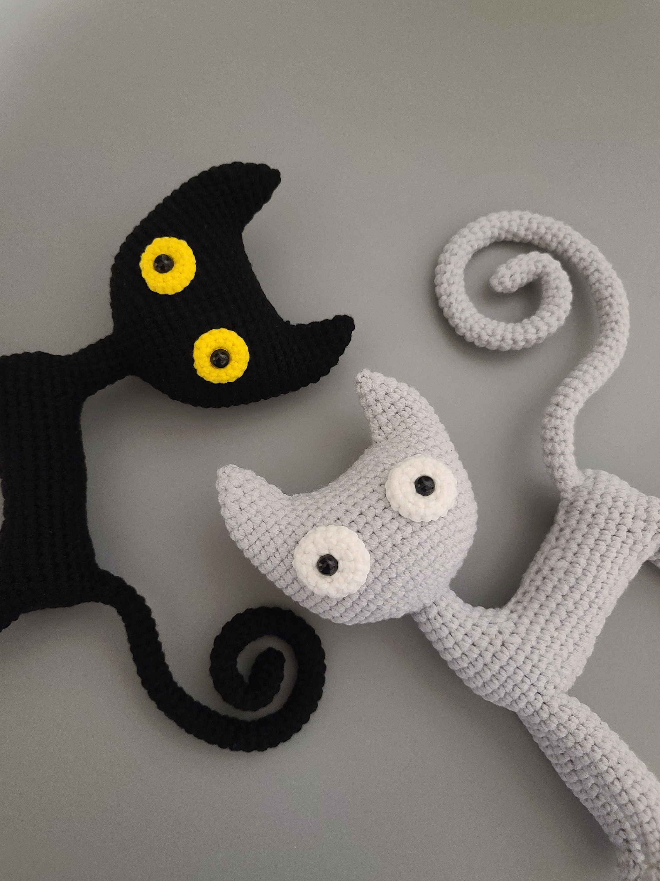 かぎ針編みの黒猫あみぐるみのパターン：ハロウィンぬいぐるみ（PDF