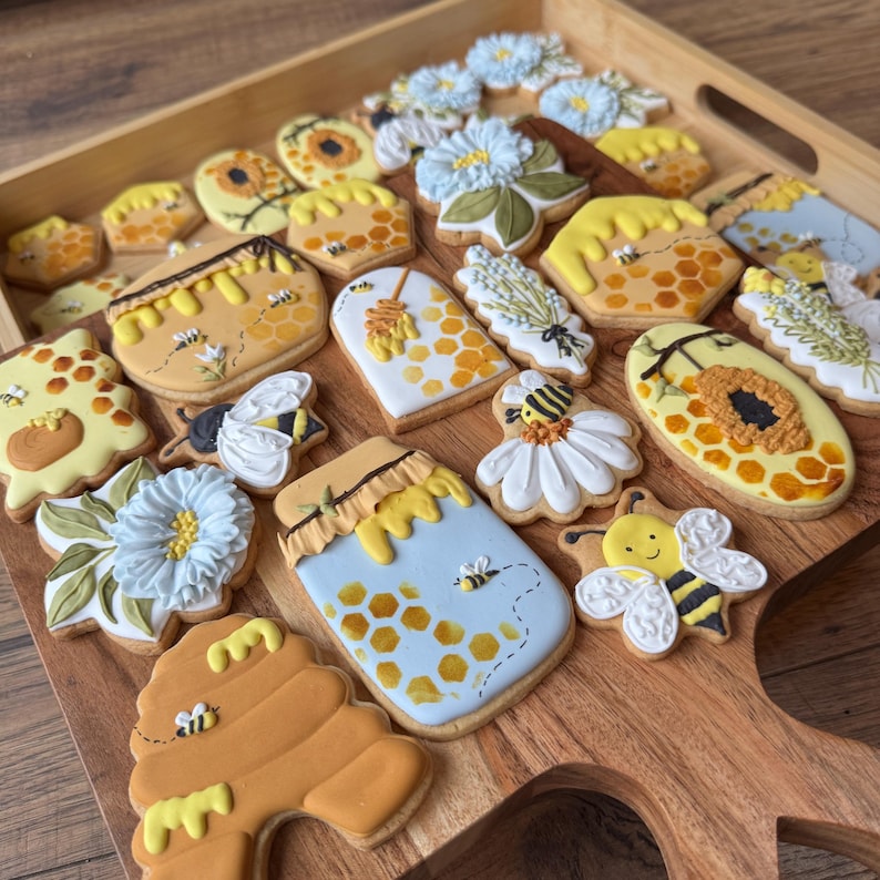 Personalised Baby Shower Cookies | Bee Themed Sugar Biscuit Favours ...