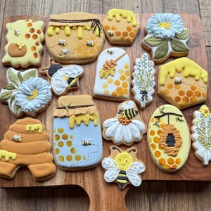 Bee Themed Sugar Cookies: Decorated Royal Icing
