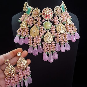 Bijoux de mariée inspirés de Sabyasachi, long collier kundan, bijoux de mariage indiens multicolores, grandes boucles d'oreilles assorties