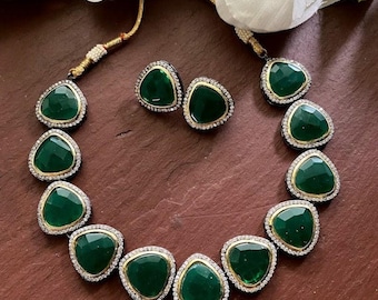 Conjunto de collar llamativo verde esmeralda, joyería nupcial india, collar de boda con pendientes de botón.