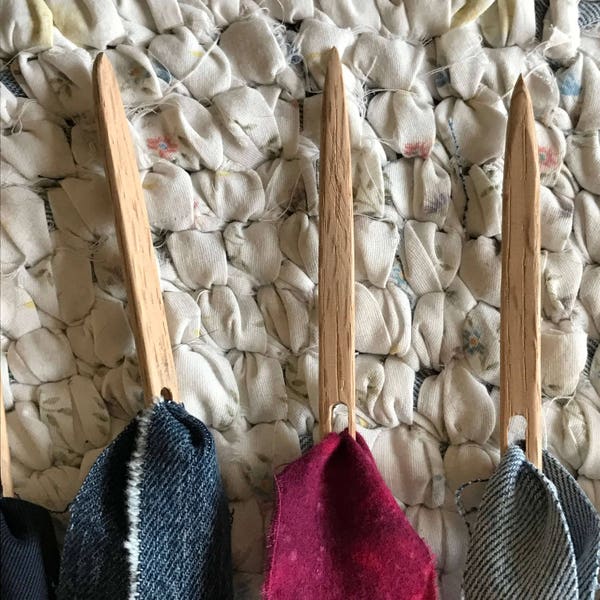 Wooden Rag Rug Needle - Amish Knot Needle - Toothbrush style rug tool