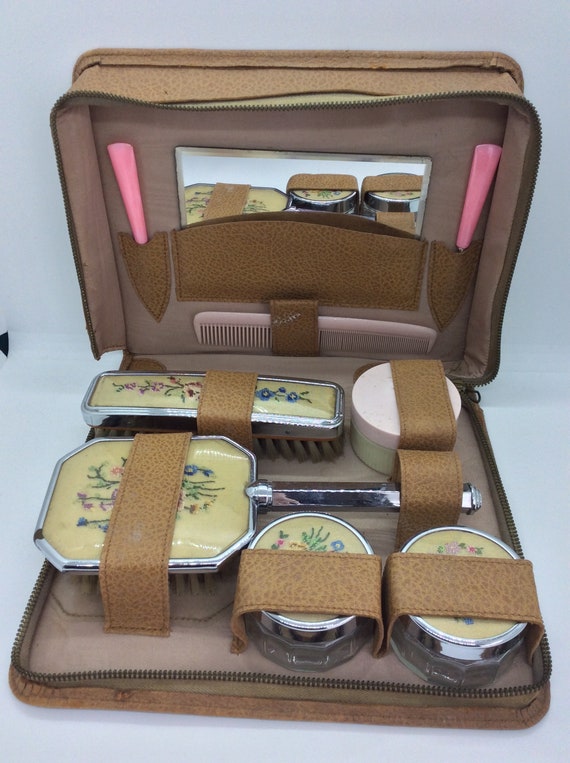 Vintage Cream Vanity Suit Case Hand Luggage Weekend Makeup