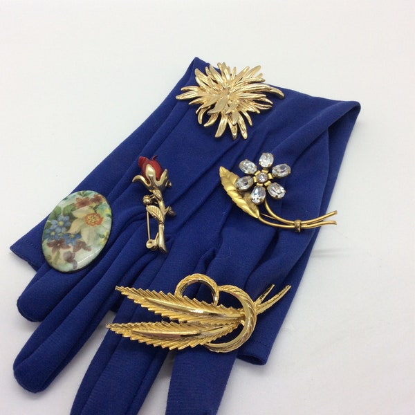 A selection of 5 Pretty Vintage  Brooches