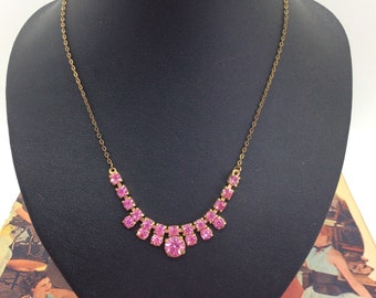 Joli collier vintage rose strass