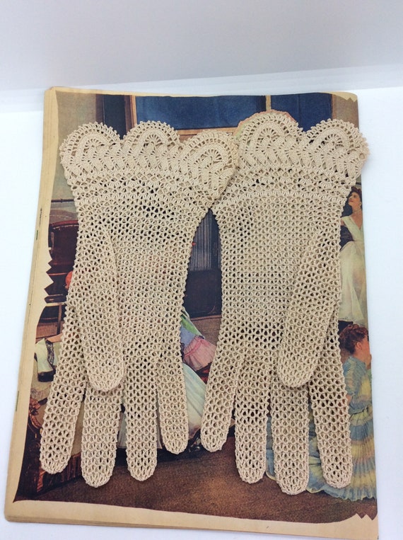Vintage Gauntlet cream Crochet Day Gloves size 6 … - image 6
