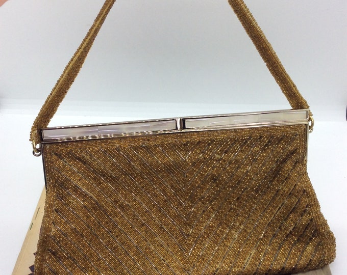 Bellissima borsa vintage fatta a mano in oro con perline e chiusura in madreperla