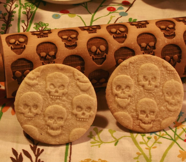 Skull Embossing Rolling Pin. Skull pattern. Engraved rolling pin with Skulls for embossed cookies Baking Gift image 1