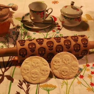 Skull Embossing Rolling Pin. Skull pattern. Engraved rolling pin with Skulls for embossed cookies Baking Gift image 4