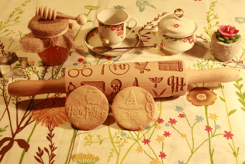 Wizzard Embossing pattern Engraved rolling pin with Wizzard for embossed cookies Baking Gift Wizzard Rolling Pin