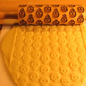 Skull Embossing Rolling Pin. Skull pattern. Engraved rolling pin with Skulls for embossed cookies Baking Gift image 2