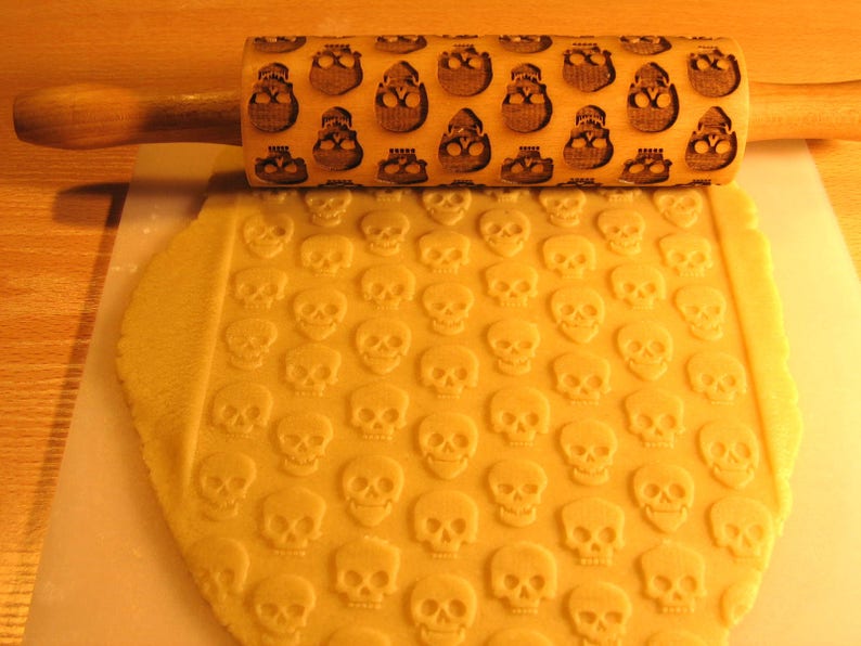 Skull Embossing Rolling Pin. Skull pattern. Engraved rolling pin with Skulls for embossed cookies Baking Gift image 2