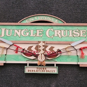 Réplica de la señalización de la atracción Jungle Cruise de Disneyland