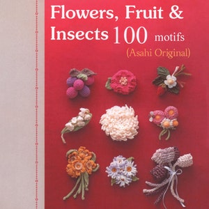 Può includere: Una copertina di libro con il titolo "Flowers, Fruit & Insects 100 motifs (Asahi Original)" e immagini di fiori, frutta e insetti all'uncinetto.