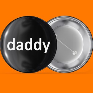 papa (noir) - Bouton arrière pin fait à la main
