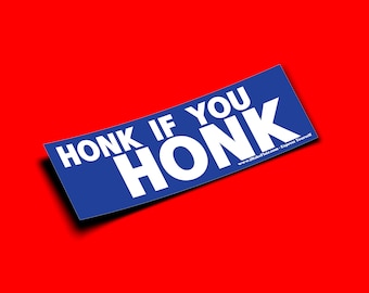 Può includere:  Adesivo per paraurti blu e bianco con il testo "HONK IF YOU HONK" e l'indirizzo del sito web "www.MakeFlair.com - Express Yourself".