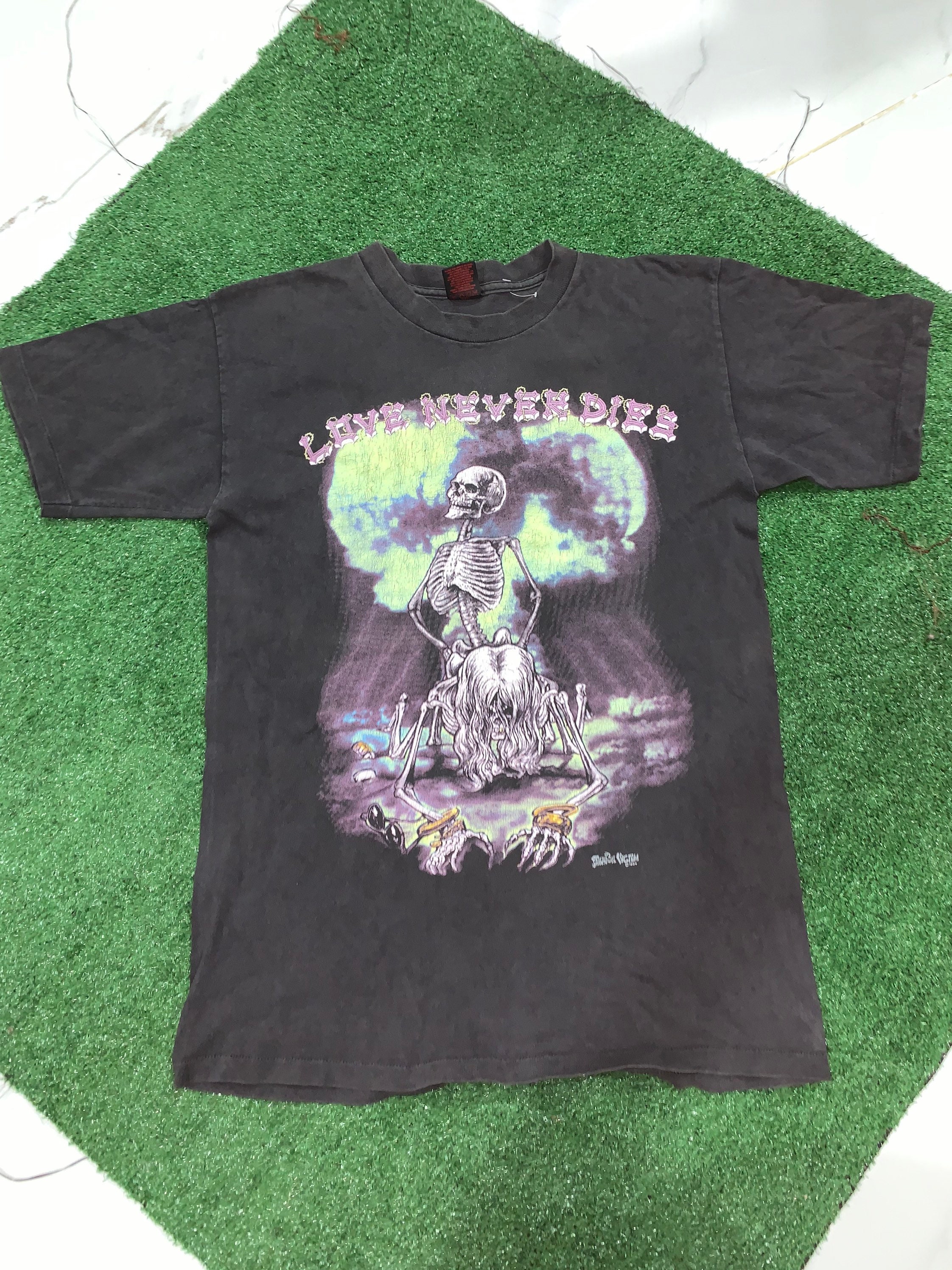 FASHON VICTIM LOVE NEVER DIES Tシャツ　90s Vintage 90s Fashion Victim Love Never Dies T Shirt Size XL