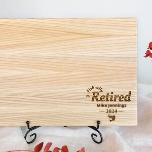 Personalized Cutting Board, Retirement Gift for Men – with Name & Year, Engraved Gift for Dad, Grandpa, Boss, Coworker, Retired Friend