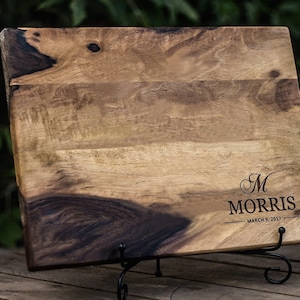 Wooden cutting board, Personalized with family name, Ideal Wedding day gift for Her, Premium cutting board, Housewarming gift