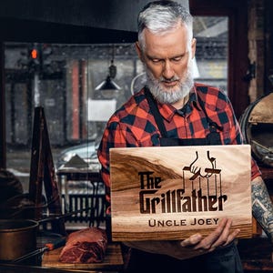 Personalized Cutting Board, BBQ Gift for Dad or Grandpa, Birthday Gift for Him, Engraved wooden cutting board with Grillfather sign